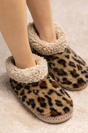 Cozy Leopard Print Slippers