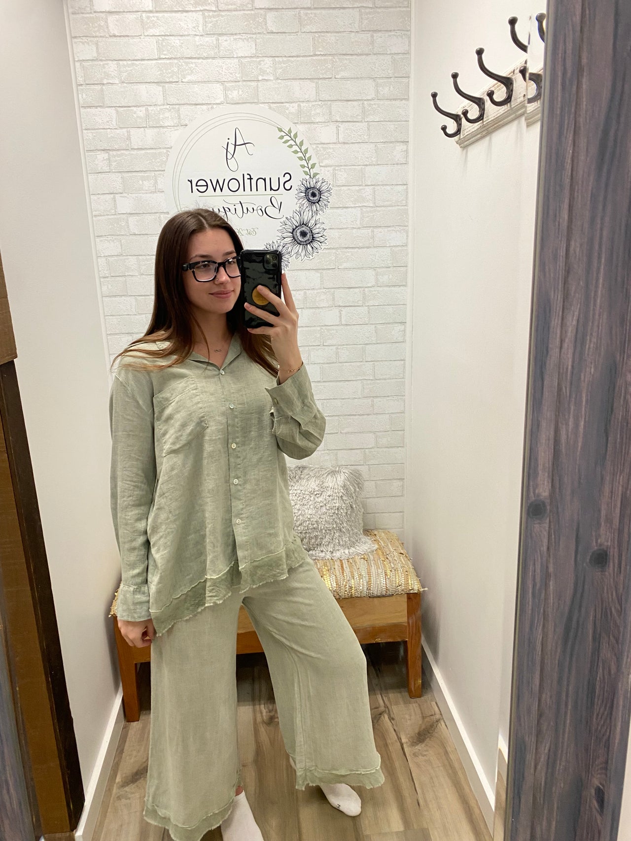 Easy Days Drapey Linen Top- Green