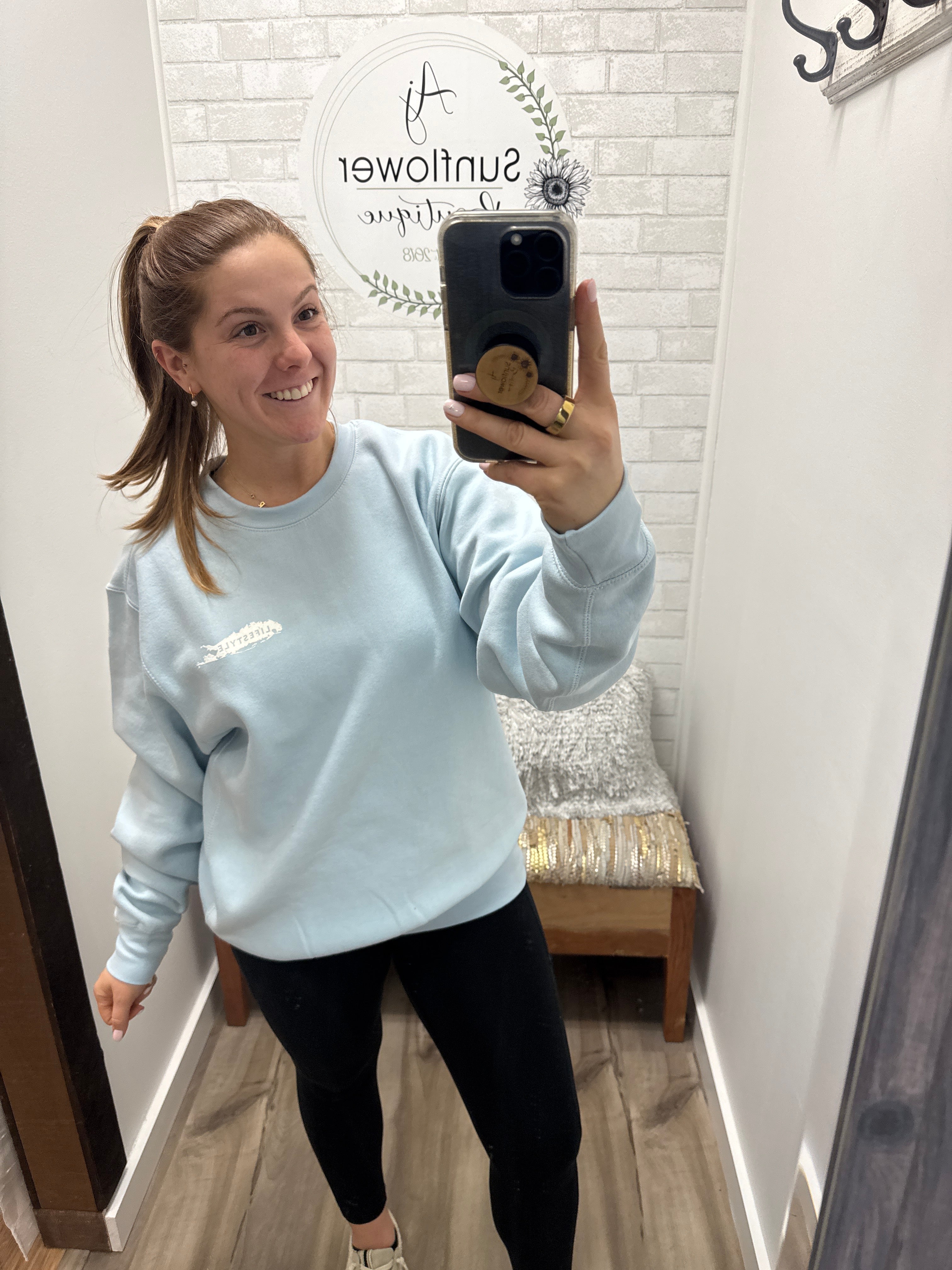 LI Lifestyle Bass Crewneck Lt Blue