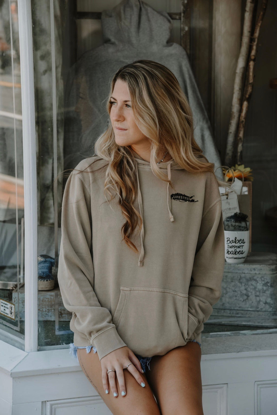 LI LIFESTYLE Bass Hoodie Tan